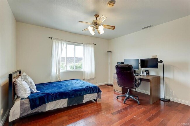 Building Photo - 32 Blazing Star