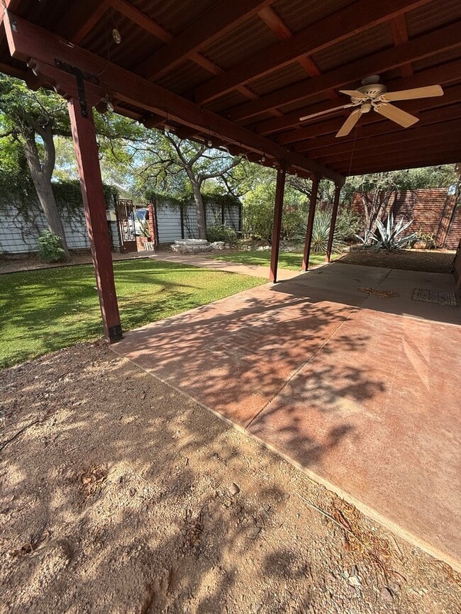 Building Photo - HOUSE FOR RENT
