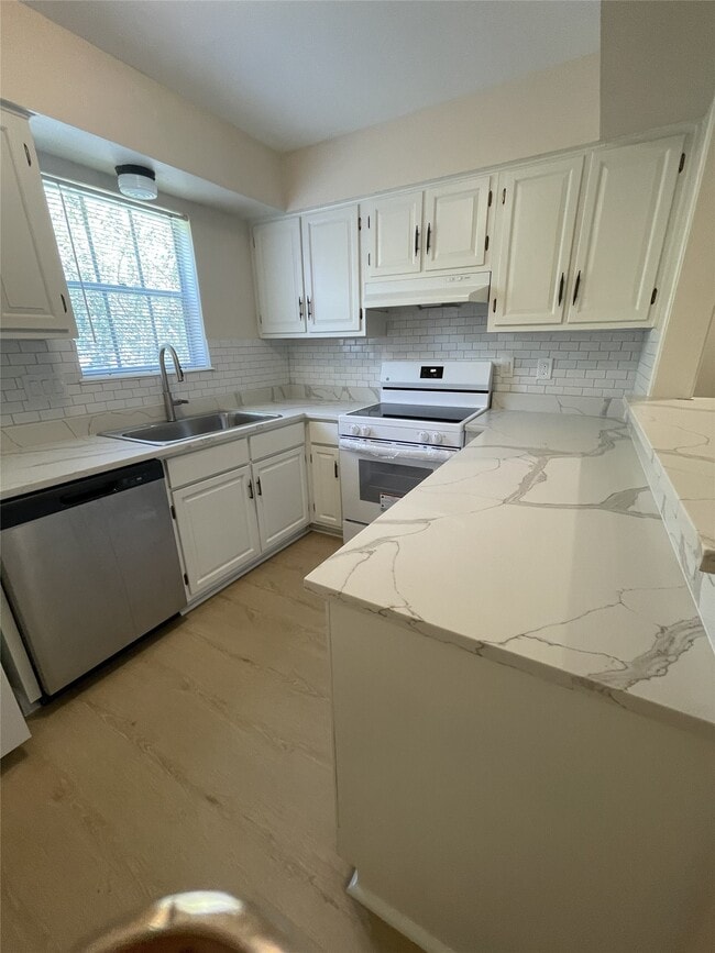 Building Photo - 864 Wax Myrtle Ln