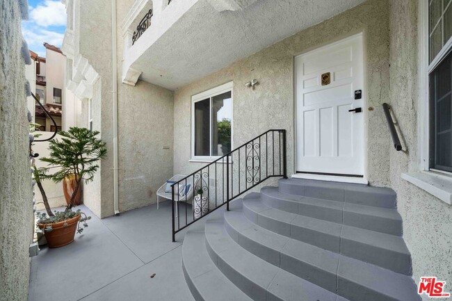 Building Photo - 865 S Lucerne Blvd