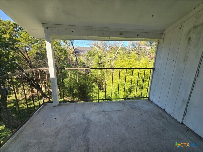 Building Photo - 209 Oak Trail Dr