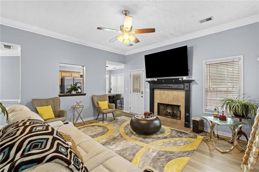 Building Photo - 40 Pine Shadow Cir