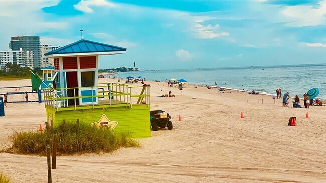 Building Photo - 3800 Oaks Clubhouse Dr