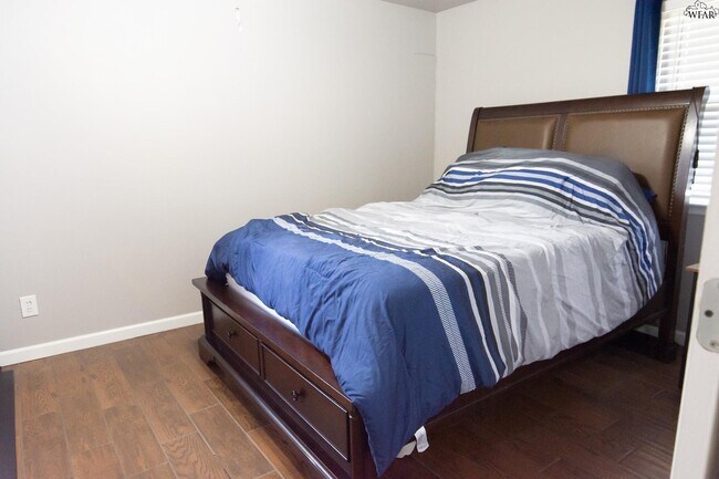 Building Photo - 4617 Sierra Madre Dr