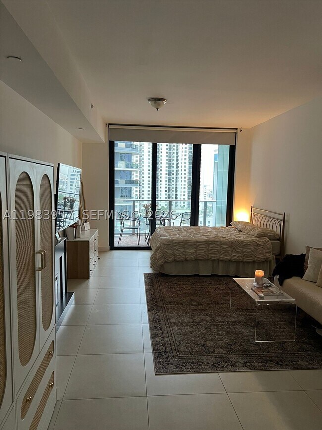 Building Photo - 1010 Brickell Ave
