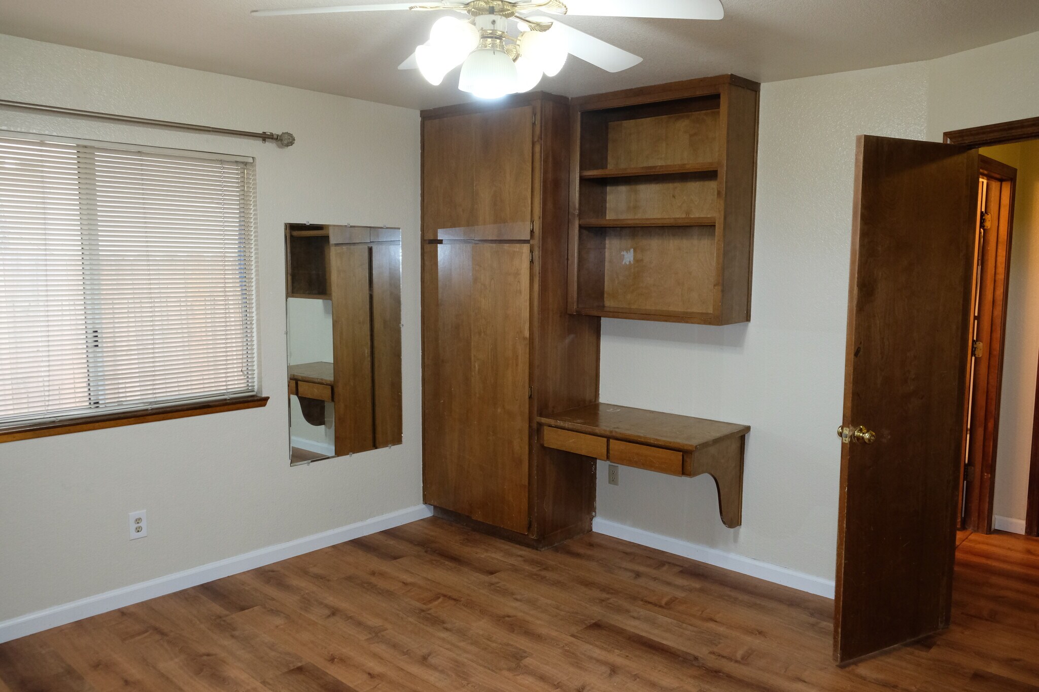 2nd Bedroom - 118 W Beverly Pl