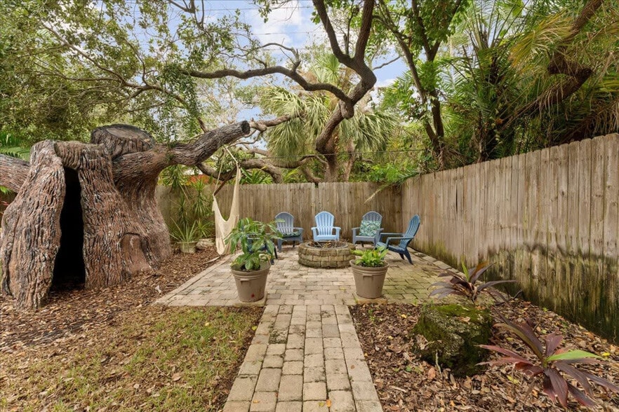 Building Photo - 1345 Bayshore Dr