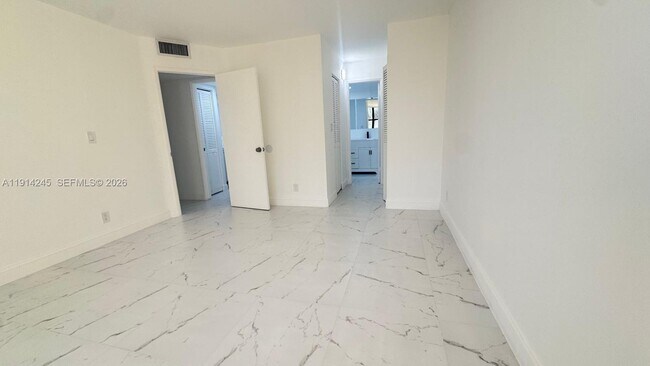 Building Photo - 18151 NE 31st Ct