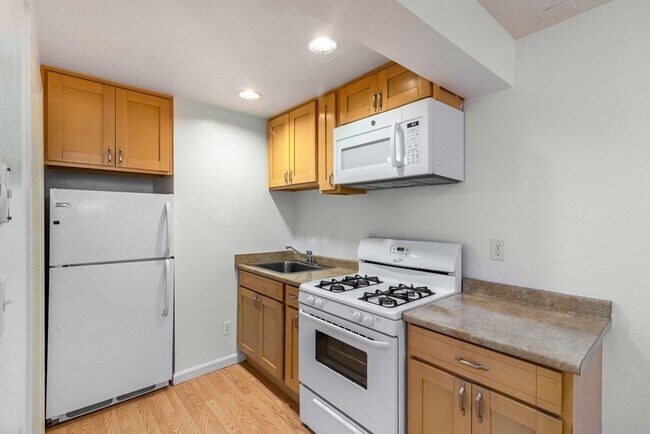 Building Photo - 935 Central Ave