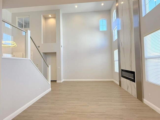 Building Photo - Beautifully Remodeled Modern Home In Wests...