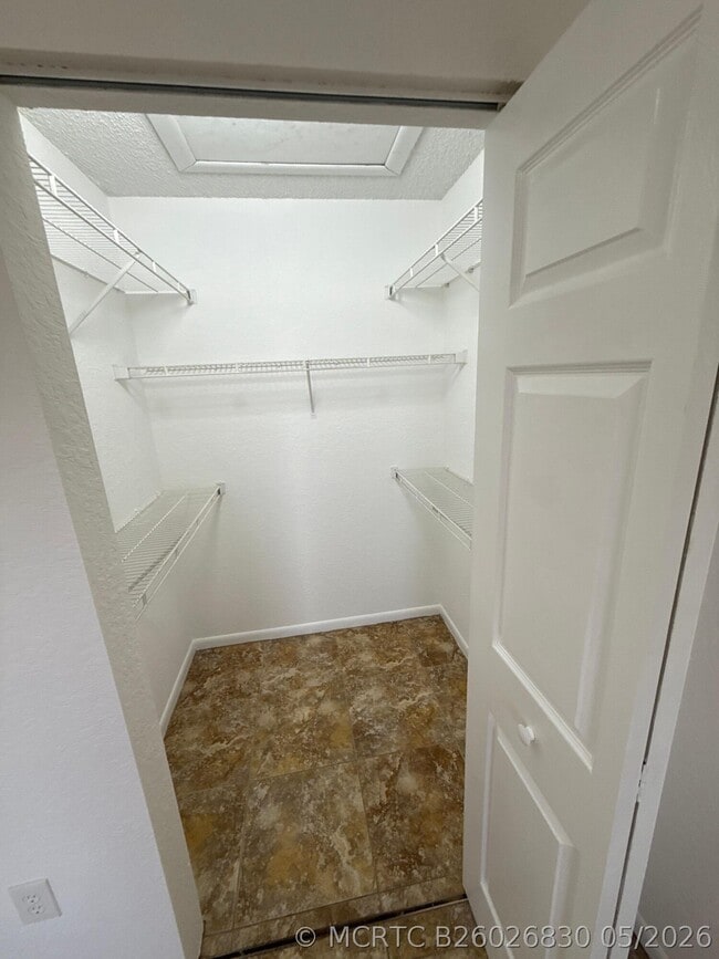 Building Photo - 2851 N Oakland Forest Dr