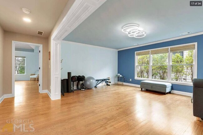 Building Photo - 1094 Mendell Cir NE