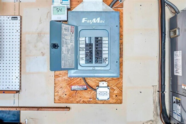Building Photo - 6304 Bradley Ave