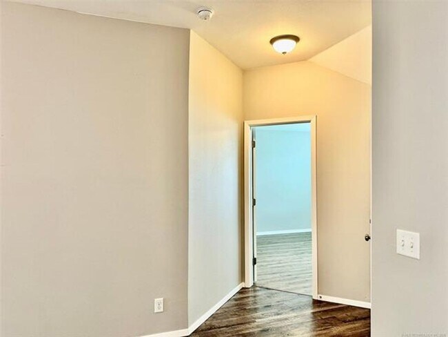 Building Photo - 4 bed/2 bath newer construction in prime location in Claremore!