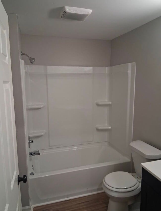 Building Photo - Beautifully Renovated 3 bedroom house!