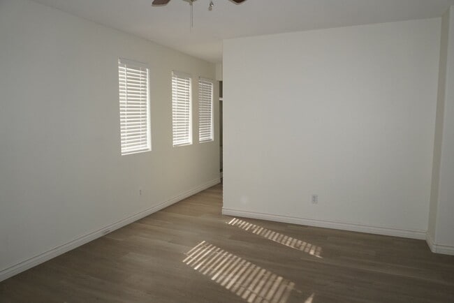 Building Photo - 4 Bedroom Home in Henderson NV!