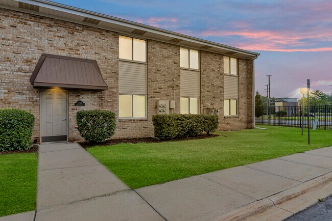 Primary Photo - 1705 Robin Cir