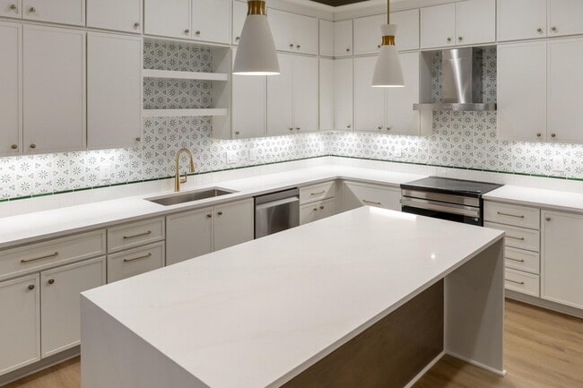 Building Photo - 265 Trunk St NE