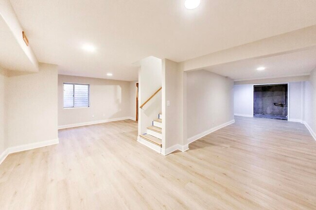 Building Photo - 2219 Rossiter Pkwy