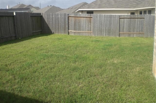 Building Photo - 3230 Raintree Village Dr