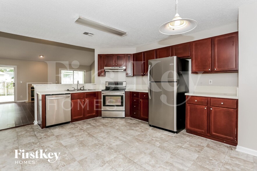 Building Photo - 789 Hickory Lakes Dr E