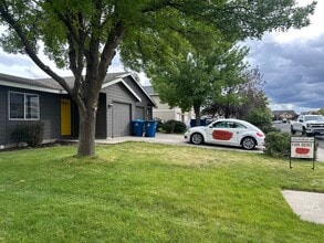 Building Photo - NE 7th St Duplex - 00000-07TH-00