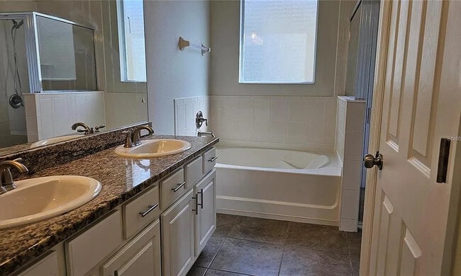 Building Photo - 2528 Ladoga Dr