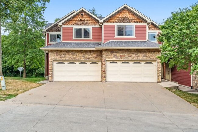 Building Photo - $2,695 | 4 Bedroom, 3.5 Bathroom Multi Flo...