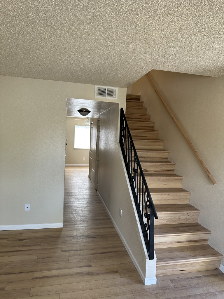 Building Photo - 631 Highline Dr