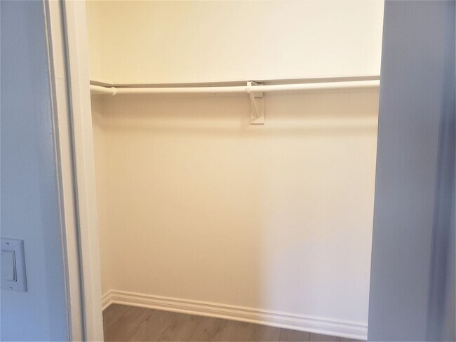 Building Photo - Recently Remodeled 2 bedroom