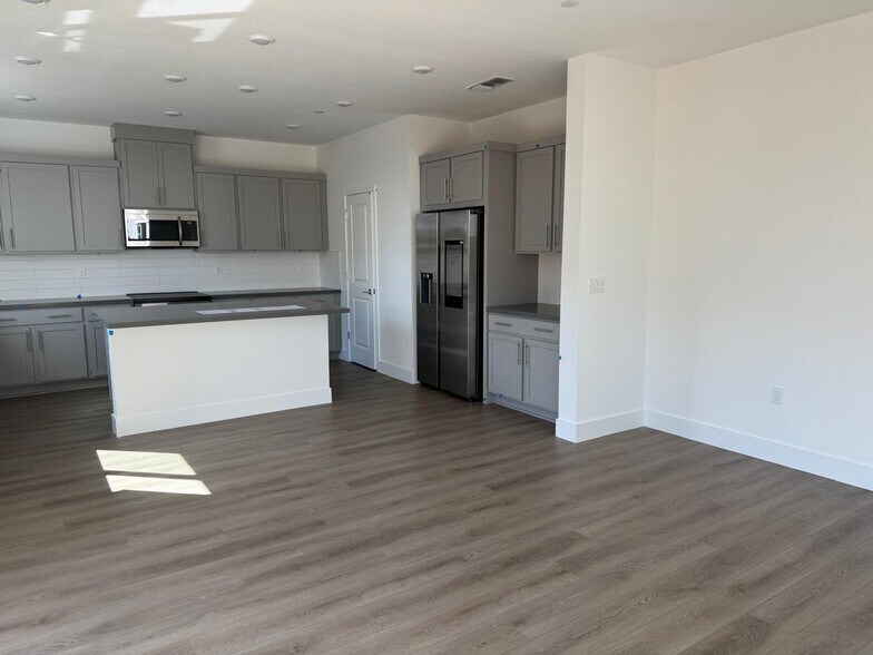 Building Photo - 2836 Wrangell St