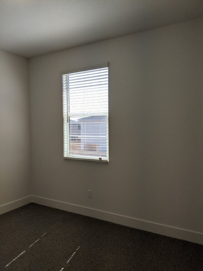 Building Photo - 2473 Pineda Dr