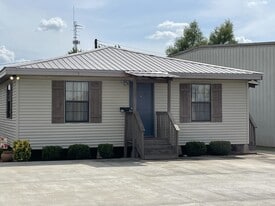 Building Photo - 707 S Lewis St