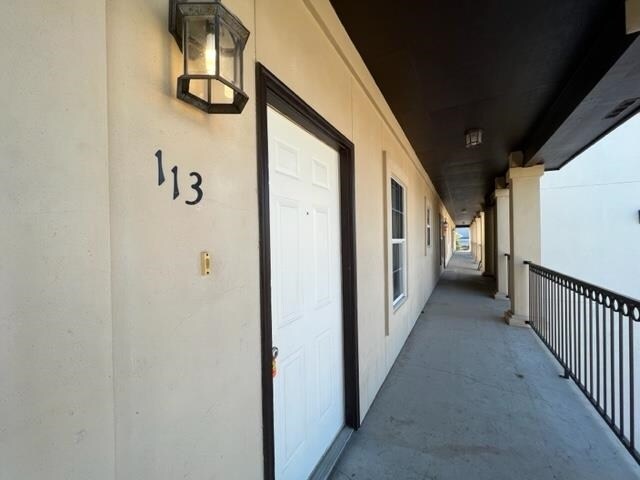 Building Photo - 710 Alta Vista Dr