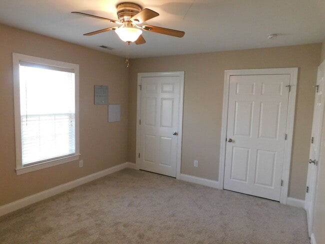 Building Photo - Location, Location, Location!!