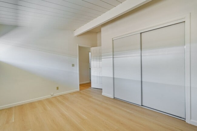 Building Photo - Spacious 4 Bed 3 Bath Home in Highly Desir...