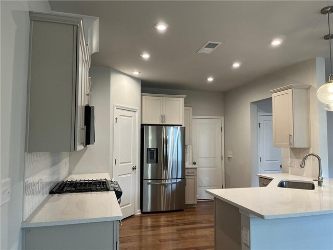 Building Photo - 2645 Quarterdeck Dr