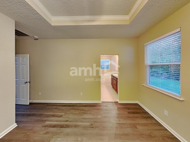 Building Photo - 500 Glendale Ln