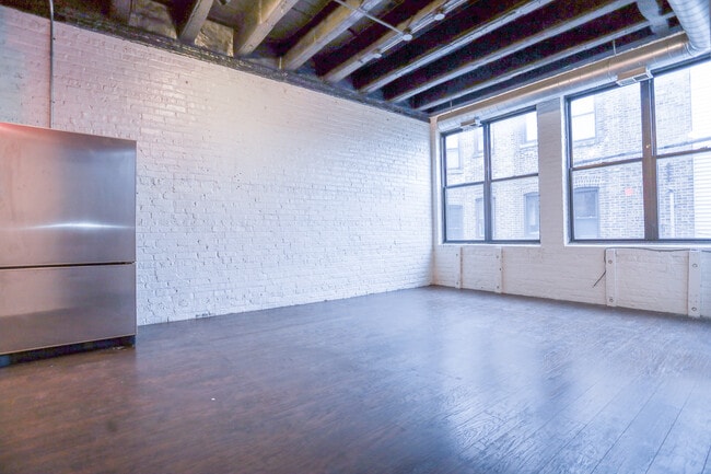 Building Photo - 5219 N Clark St