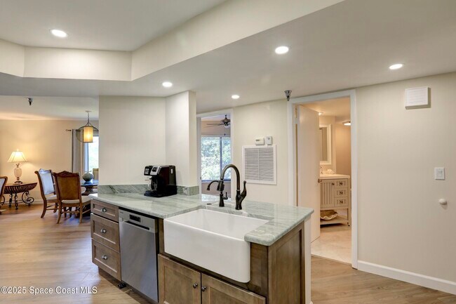 Building Photo - 9612 Riverside Dr