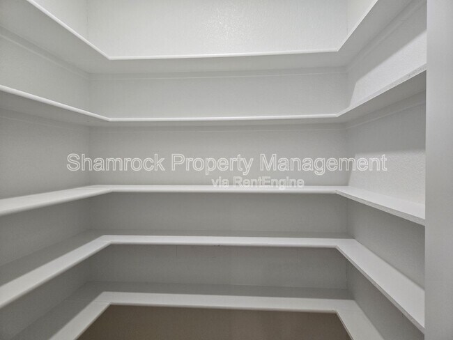Building Photo - 9904 Ridings Dr