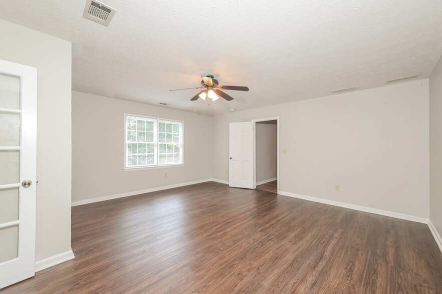 Building Photo - 2481 Meadowglen Trail