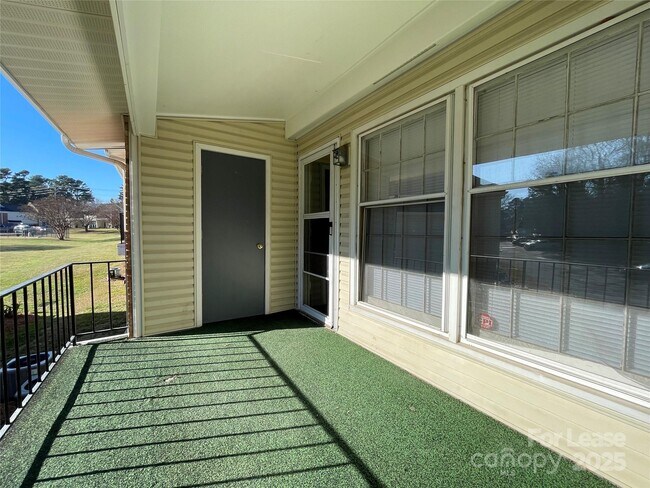 Building Photo - 4605 Coronado Dr