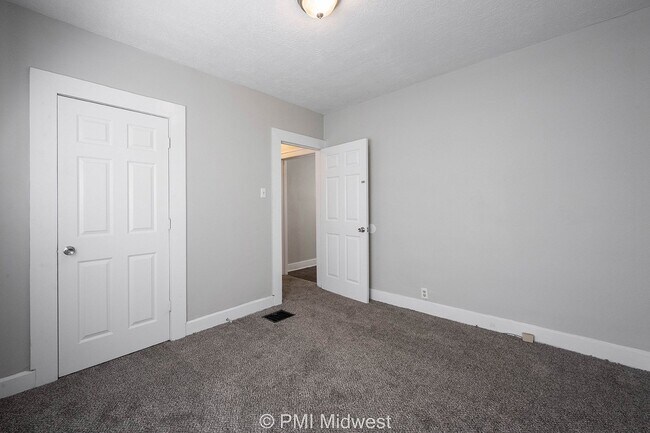 Building Photo - 1529 E Ohio St