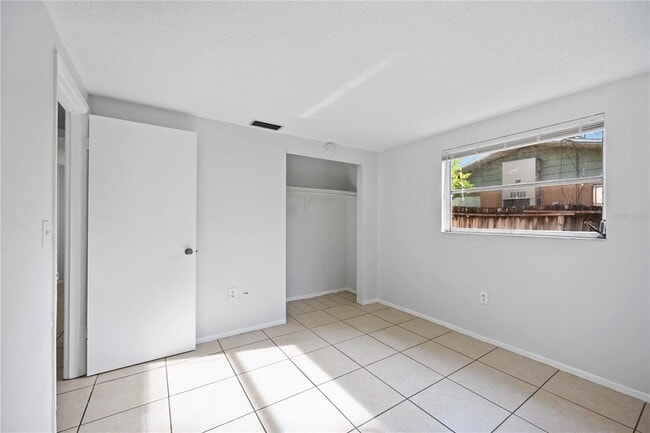 Building Photo - 408 60th Ave Dr W