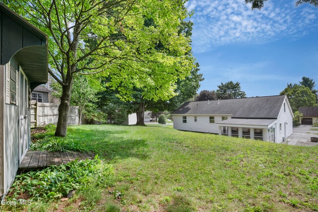 Building Photo - 3 Colonial Court