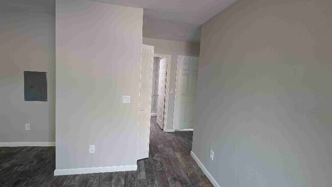 Building Photo - 3438 E Monte Vista Dr