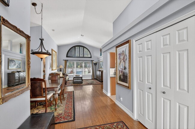 Building Photo - 2725 Pointe Cir