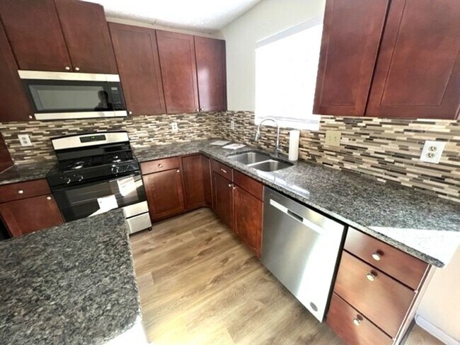 Building Photo - Location! Location! Location! Alpharetta