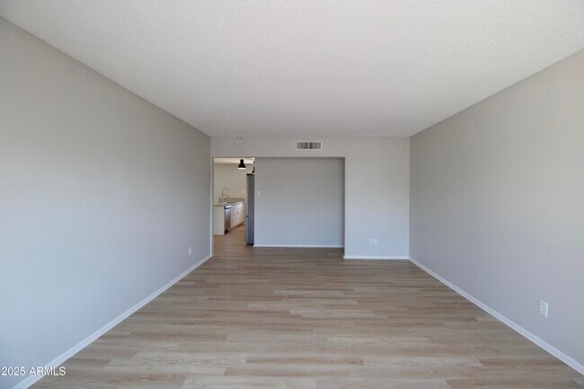 Building Photo - 537 E Laguna Dr